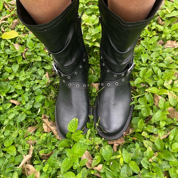 Women’s size 9 Black Boots 🖤 - Picture 5 of 6
